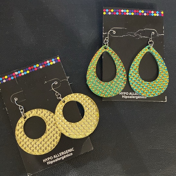 Set of 2 Acrylic Boho Dangling pierced Earrings - Picture 12 of 12